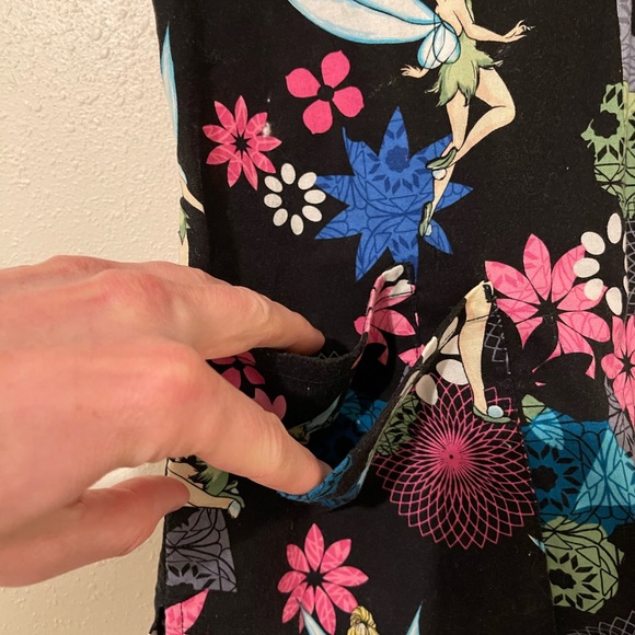 Disney Tinkerbell Be Mine Heart Scrub Top Med Nurse CNA Medical Pre-owned EUC! - Picture 2 of 10